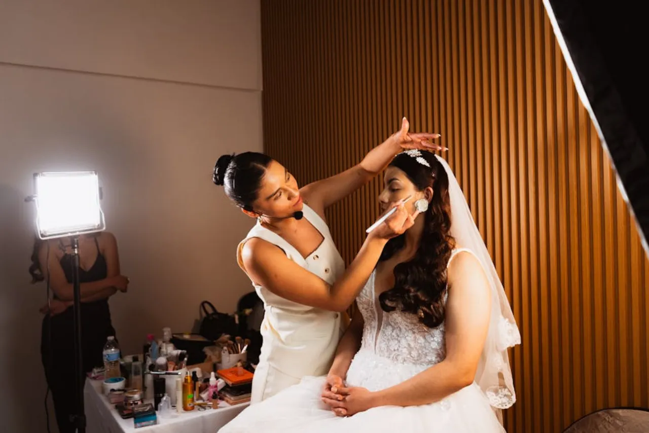 Bruidsmake-up voor een prachtige bruid